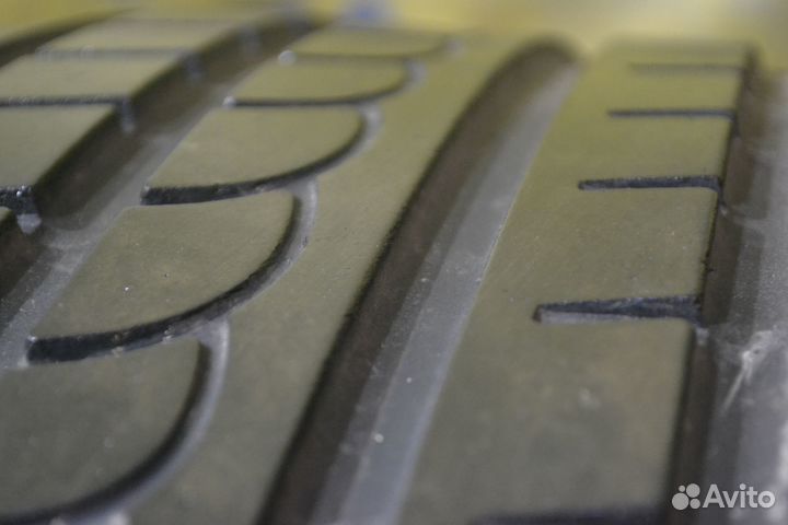 Pirelli P Zero Rosso 245/45 R19