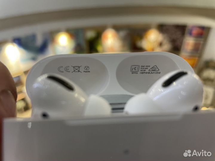 AirPods Pro (с ними Вам точно не будет скучно)