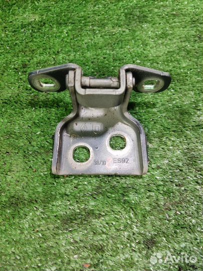 Петля двери Renault Logan