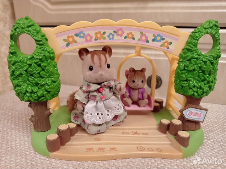 Sylvanian Families белочки на качелях