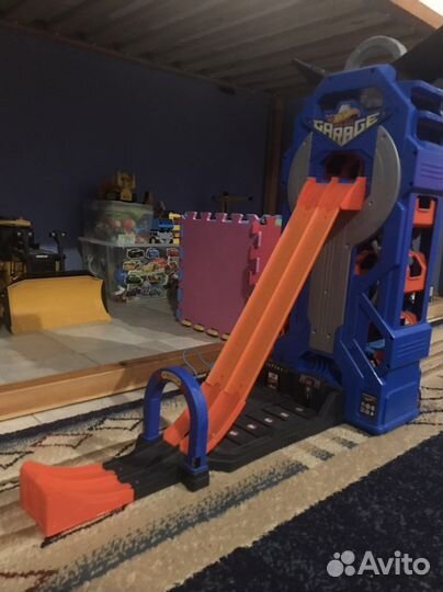 Hot wheels мега гараж