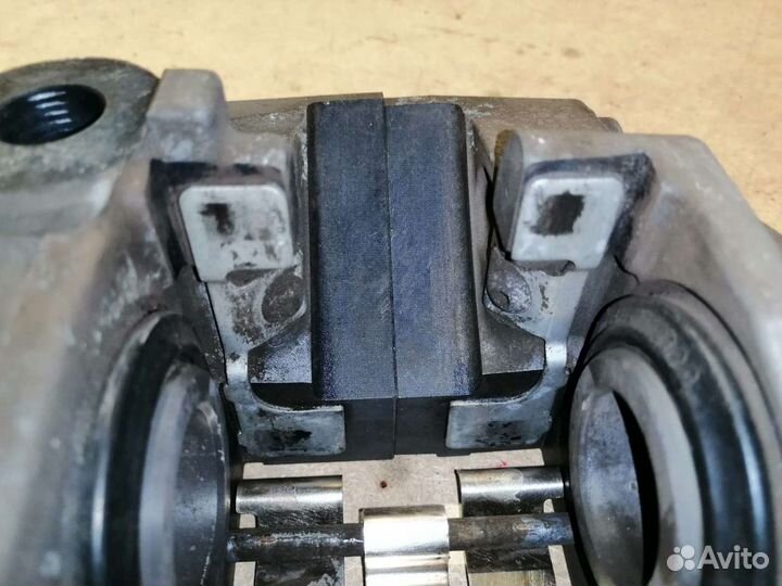 Суппорта передние 4-х поршневые Advics