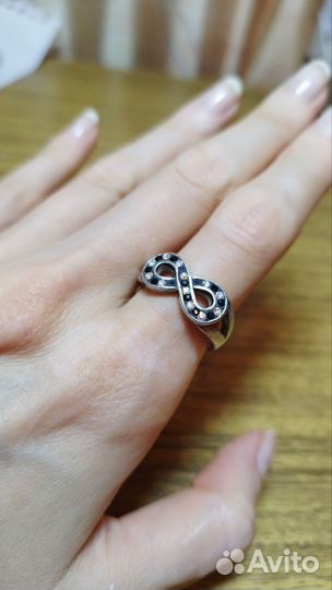 Кольцо с кристаллами Сваровски