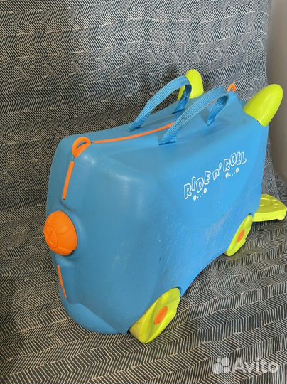 Чемодан детский