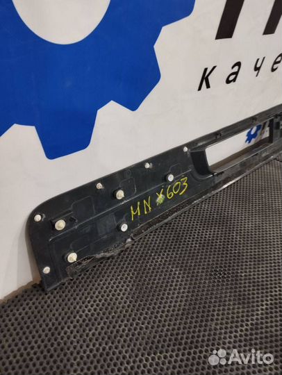 Решетка капота Volvo FMX 84162402