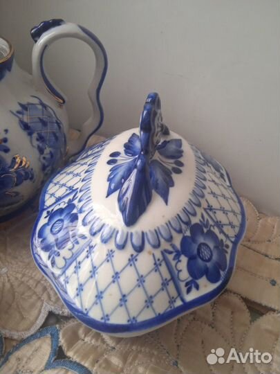 Чайник, сахарница и конфетница Гжель