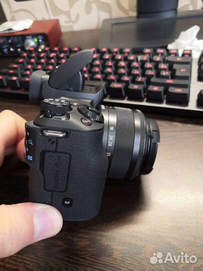 Фотоаппарат Canon m50