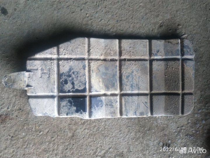 Пыльник двигателя левый Hyundai Accent седан