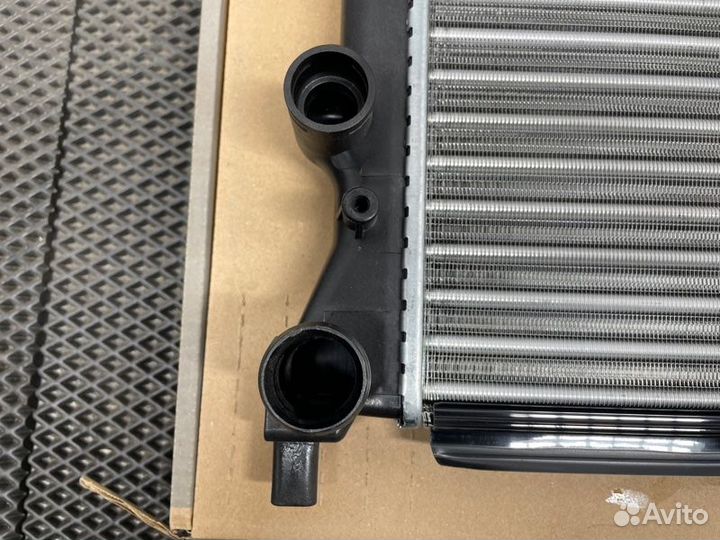 Радиатор основной Volkswagen Jetta 6