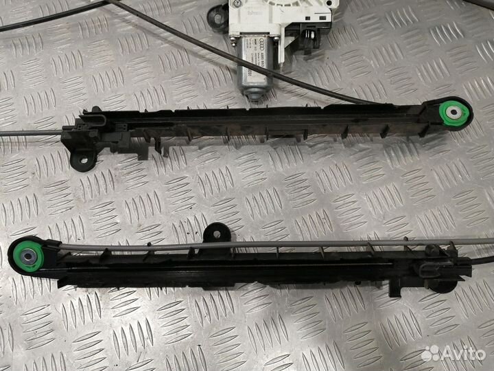 Направляющая шторки багажника Audi Q7