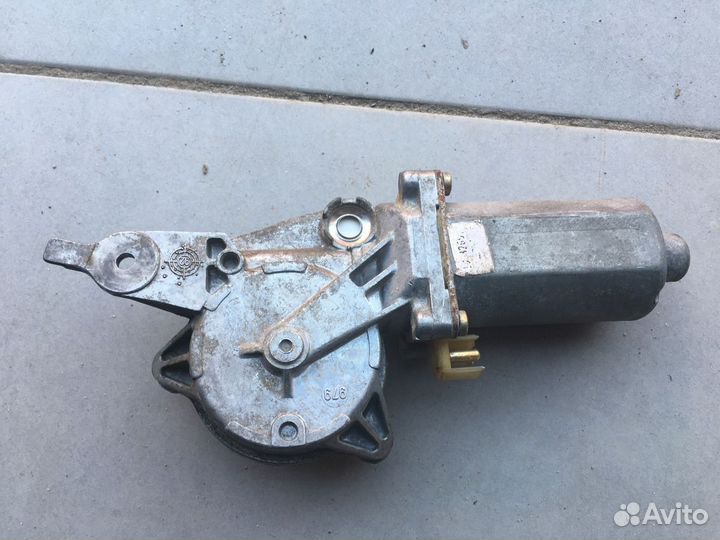 Моторчик стеклоподъемника задний прав meredes W202