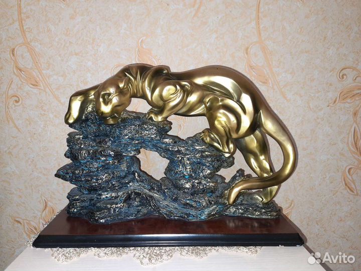 Скульптура пантера