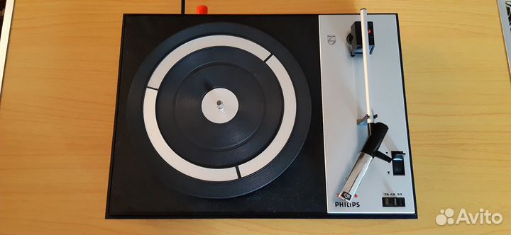 Проигрыватель винила Philips-104