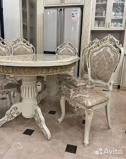 Стол и стулья в гостиную. В наличии