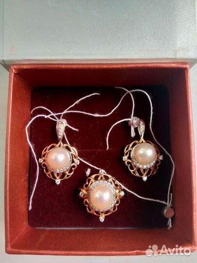 Золотые серьги и кольцо с жемчугом