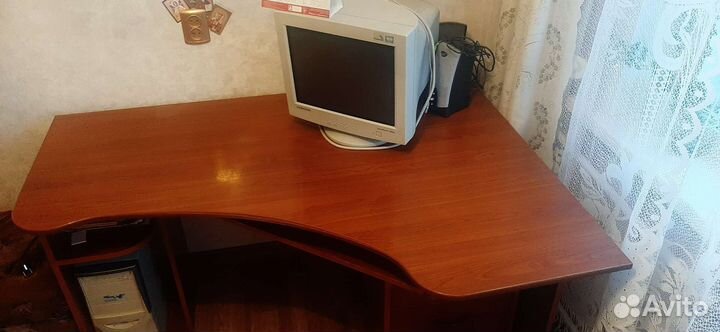 Компьютерный стол