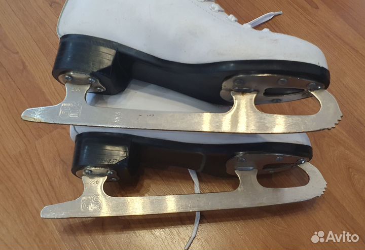 Коньки для юной фигуристки