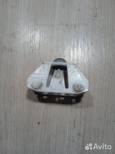 Кронштейн Skoda Октавия Тур седан 1.4 BCA 2008