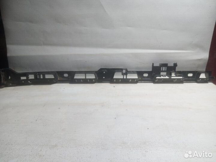 Кронштейн порога левый Porsche Macan 95В 2013