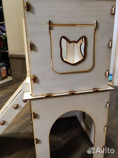 Домик для кошки с когтеточкой бу