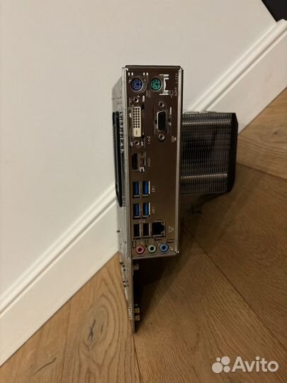 Материнская плата с процессором и памятью