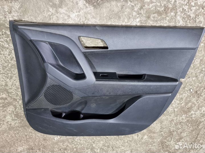 Обшивка двери передняя правая Крета