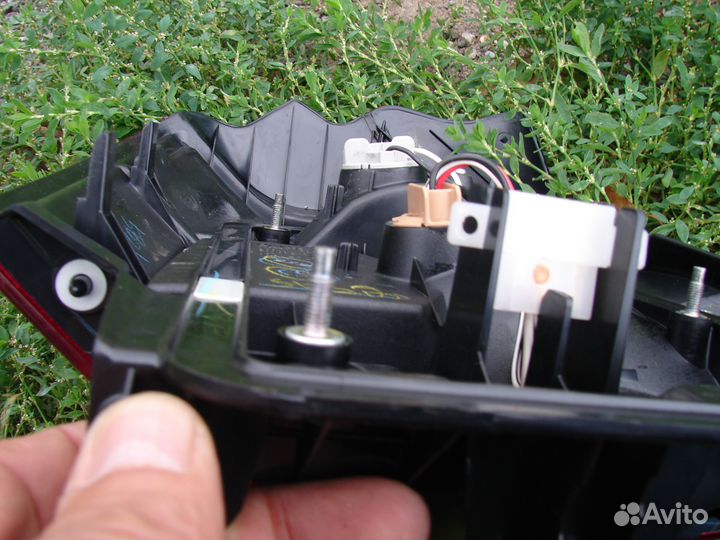 Фонарь задний наружный правый Forester (S10) 2000