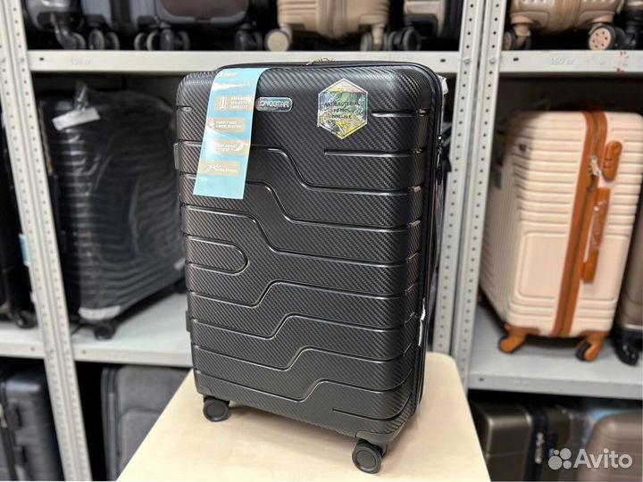 Чемодан зеленый