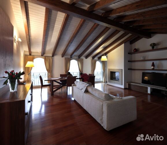 Деревянный потолок из массива дерева