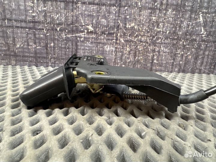 Замок крышки багажника Audi A4 B6 AMB 2004