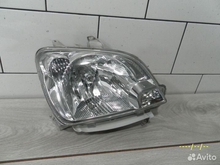 Фара правая Daihatsu Cuore L250