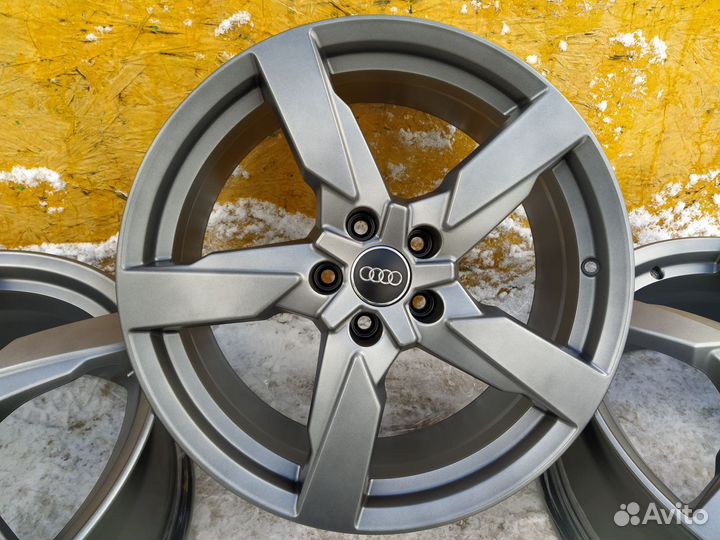 Новые оригинальные диски на Audi TT 8S / A3 8V R19