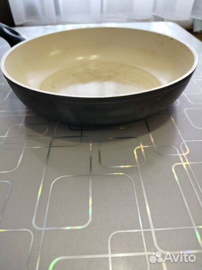 Сковорода антипригарная бу., 27 см., в