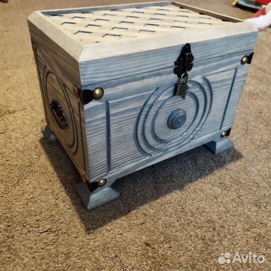 Сундук деревянный