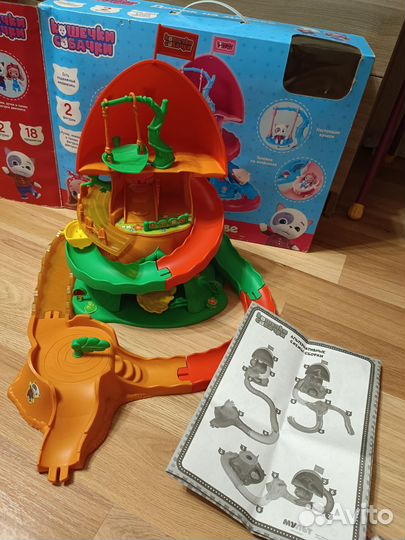 Домик на дереве + фигурки кошечки собачки