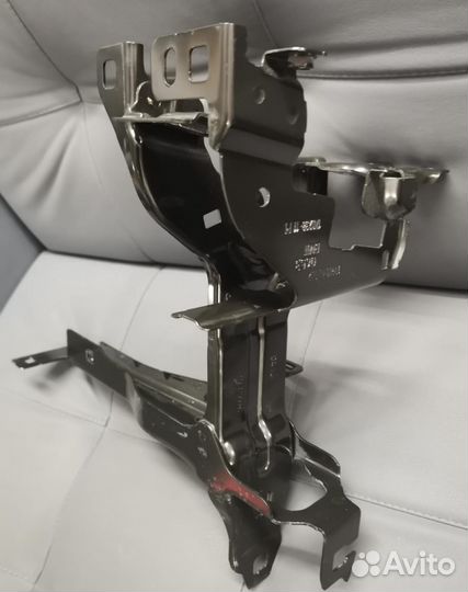 Bmw M3 G80 M4 G82 кронштейн левой фары новый ориг