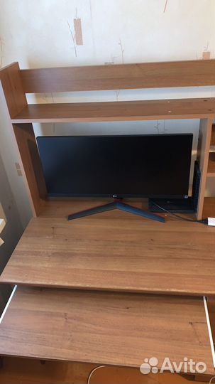 Письменный стол