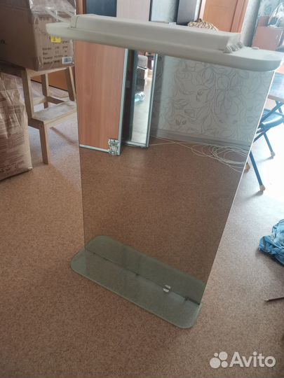 Зеркало и тумба с раковиной в ванну