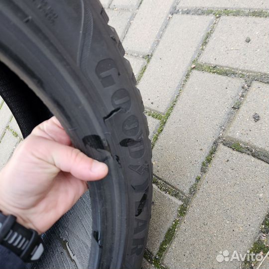 Goodyear UltraGrip Arctic 2 225/45 R19 96T