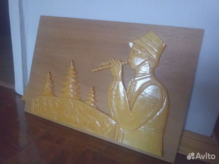 Деревянное резное панно