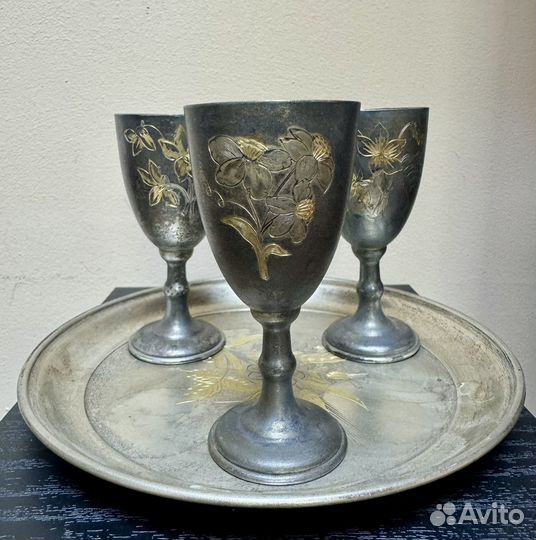 3 рюмки на подносе. Серебро 875