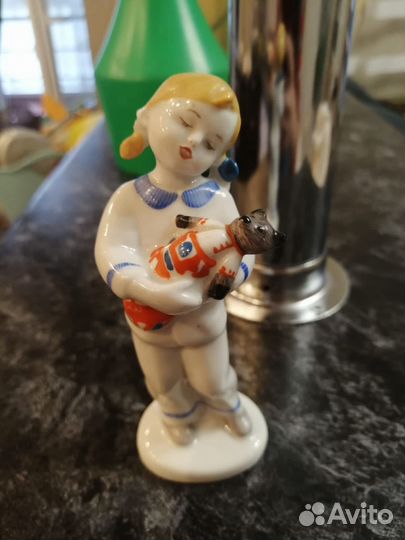 Фарфоровая статуэтка Колыбельная лфз