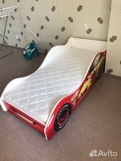 Детская кровать машинка