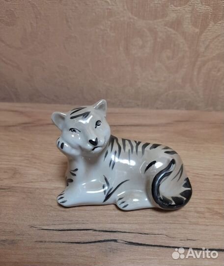Статуэтка тигр