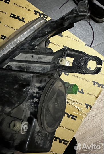 Правая фара Ford Fusion