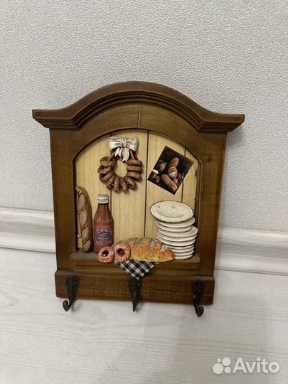 Вешалка настенная для кухни