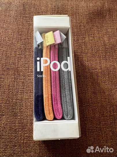 Оригинальные Apple socks, чехлы на iPod