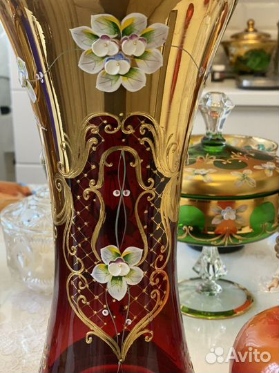 Ваза рубин 32 см Богемия. Яблоко красное фарфор