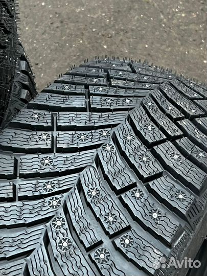 Michelin X-Ice North 4 SUV 245/45 R20 и 275/40 R20 106T