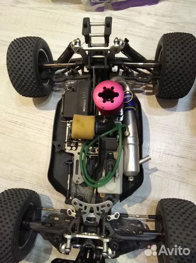 Машина на пульте управления, в хорошем состоянии